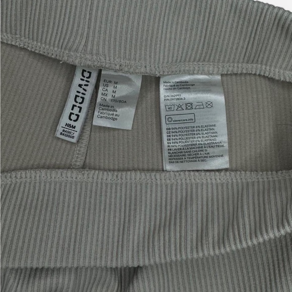 H&M Women’s Ribbed Biker Shorts Grey/Light Beige Medium - Picture 4 of 4